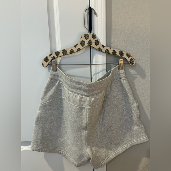 Lululemon Scuba High Rise 5” Short - Picture 3 of 4